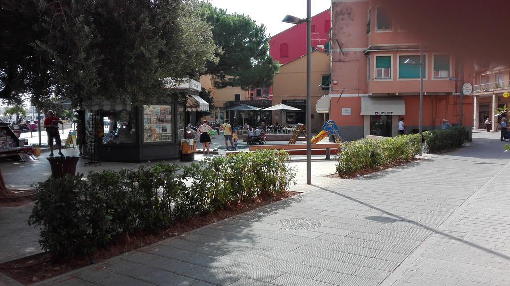 Case Vacanze Borgo Marina Империа Екстериор снимка