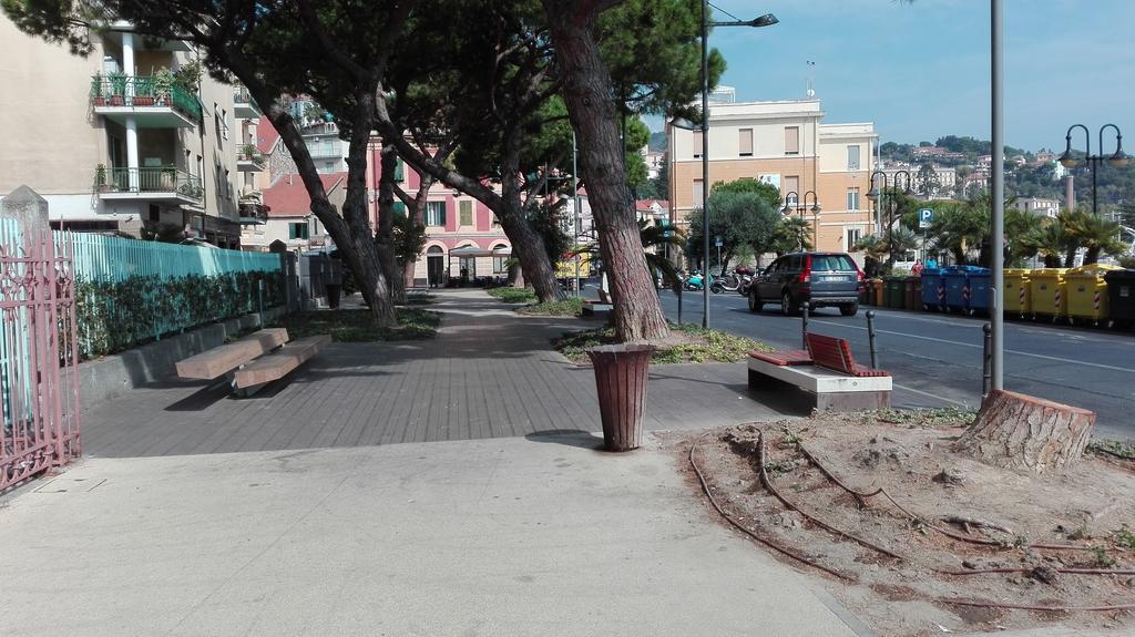 Case Vacanze Borgo Marina Империа Екстериор снимка