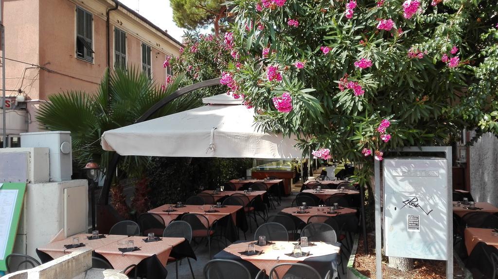 Case Vacanze Borgo Marina Империа Екстериор снимка