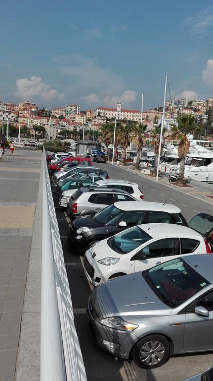 Case Vacanze Borgo Marina Империа Екстериор снимка