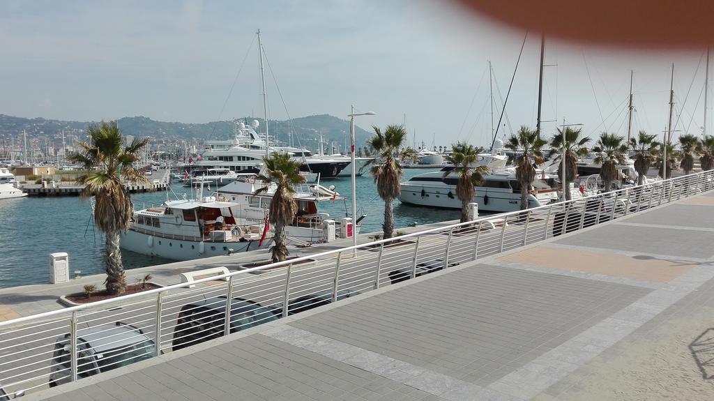Case Vacanze Borgo Marina Империа Екстериор снимка