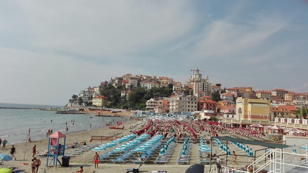Case Vacanze Borgo Marina Империа Екстериор снимка