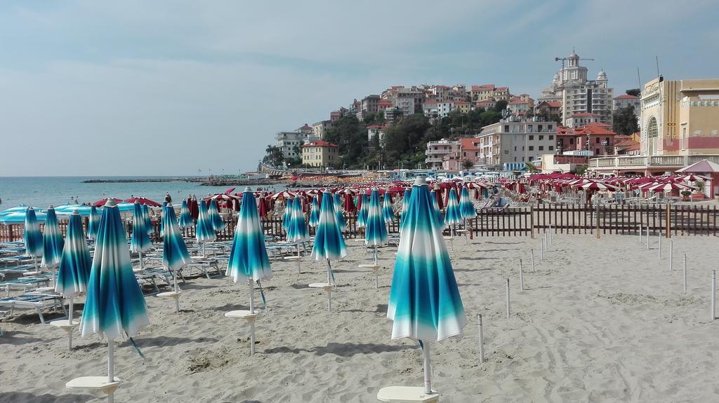 Case Vacanze Borgo Marina Империа Екстериор снимка