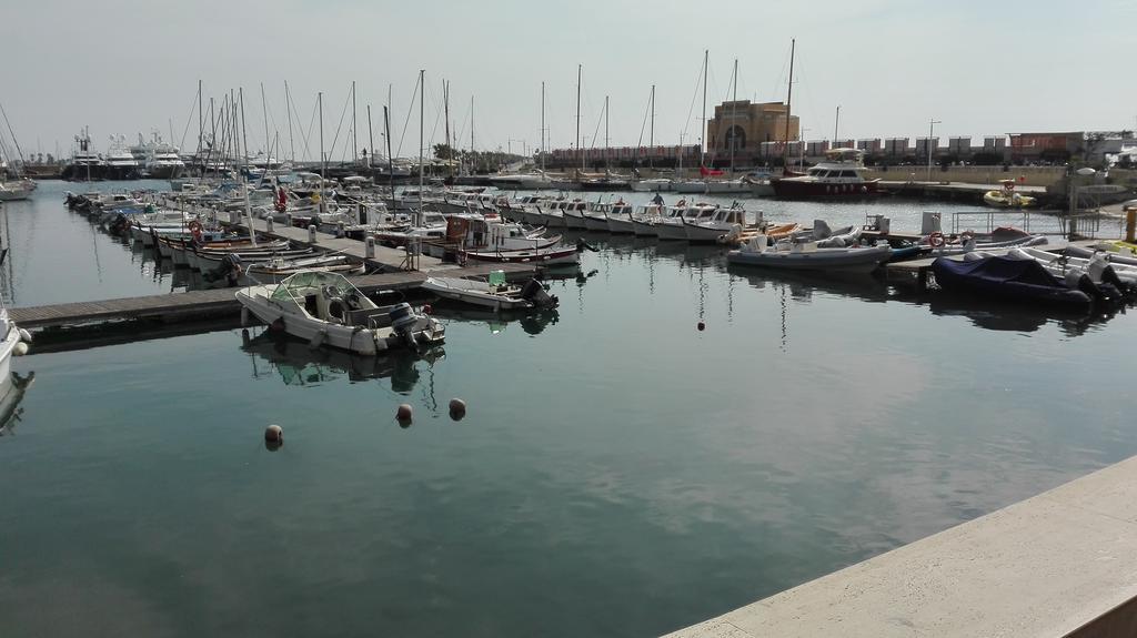 Case Vacanze Borgo Marina Империа Екстериор снимка